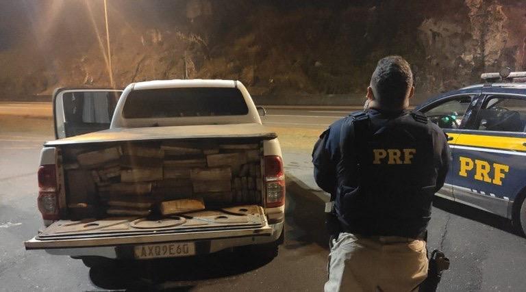La Policía Federal de Caminos de Brasil incautó aproximadamente 1,2 toneladas de marihuana trasportada en una camioneta, en la madrugada del 28 de febrero de 2020, en Sete Lagoas, (Minas Gerais). (Foto: Policía Rodoviaria Federal)
