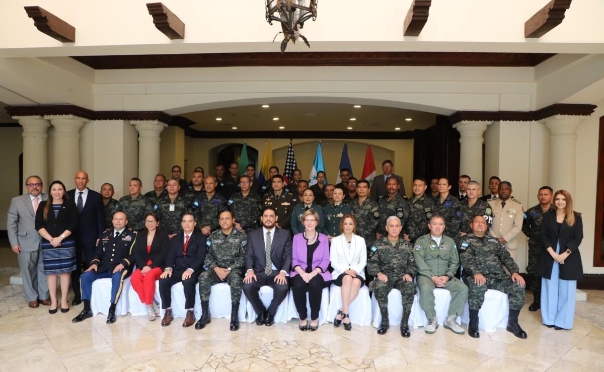 Participants of the Honduran Human Rights Initiative Update Seminar, August 9-11, 2022, in Tegucigalpa. The event was organized by the Honduran National Defense Secretariat and U.S. Southern Command Human Rights office. (Photo: Honduran Army Corporal Olvin Oliva/Fuerzas Armadas TV)