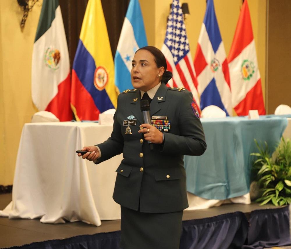Colombian Army Colonel Sandra Liliana López Toro, head of the Transition Support Department of the Colombian Military Forces’ General Command, presents the Colombian Military Forces’ work on gender equality. (Photo: Honduran Army Corporal Olvin Oliva/Fuerzas Armadas TV)