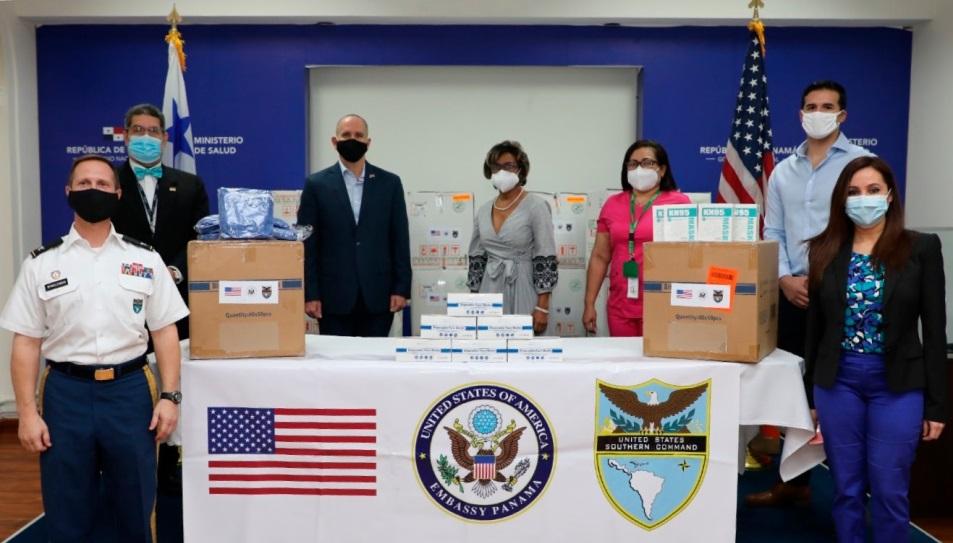 On July 27, 2020, the United States delivered personal protection equipment to the Ministry of Health of Panama, for the San Miguel Arcángel Hospital in Panama City and the health regions of Chiriquí and Colón. The donation, valued at close to $90,000, included 35,000 masks for medical use, 6,000 medical uniforms, more than 125,000 surgical caps, and more than 175,000 gloves. (Photo: U.S. Embassy in Panama)