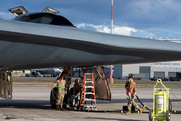 U.S. Air Force airmen, assigned to the 131st and 509th Bomb Wings, Whiteman Air Force Base, Missouri, perform a hot-pit refuel of a B-2 Spirit strategic bomber with a Royal Australian Air Force Hydrant Cart at RAAF Base Amberley, Australia, July 13, 2022. The B-2 Bomber Task Force conducted joint training and missions alongside Allies and partners in support of a free and open Indo-Pacific. (Photo: U.S. Air Force Technical Sergeant Dylan Nuckolls)