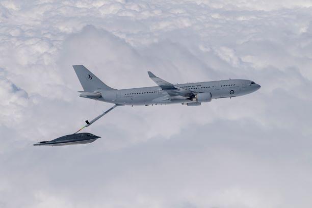  A Royal Australian Air Force KC-30A Multi-Role Tanker Transport (MRTT) extends the boom to refuel a U.S. Air Force B-2 Spirit above the Paciﬁc Ocean August 5, 2022. Bilateral training missions enhance joint and multilateral readiness, allowing U.S. Indo-Paciﬁc Command to respond to any potential crisis in the region alongside Allies and partners in support of a free and open Indo-Pacific. (Photo: U.S. Air Force Technical Sergeant Nick Wilson)