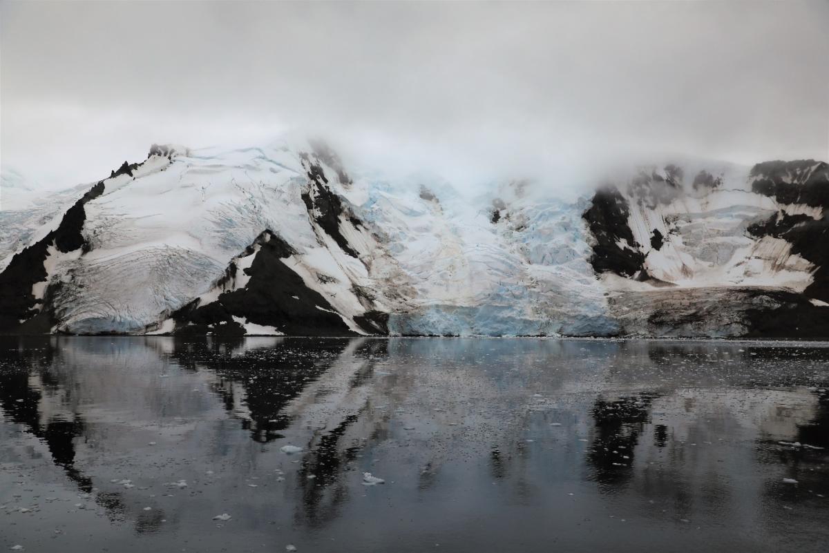 La Antártida tiene una superficie de 14 millones de kilómetros cuadrados, equivalente a casi el doble del tamaño de Brasil. El continente alberga el 70 por ciento de toda el agua dulce del planeta, la mayor parte en forma de hielo. (Foto: Peter Illicciev/Fioantar/Fiocruz)