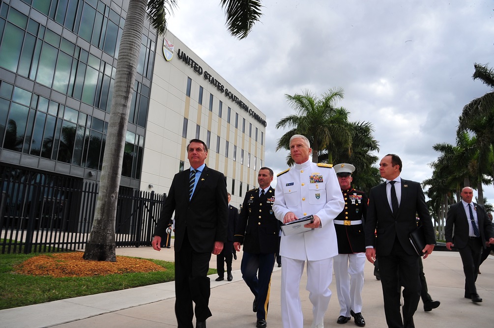 Brazilian President Jair Bolsonaro walks with U.S. Navy Admiral Craig S. Faller, SOUTHCOM commander, during a visit to SOUTHCOM headquarters March 8. (Photo: Juan Chiari/SOUTHCOM)