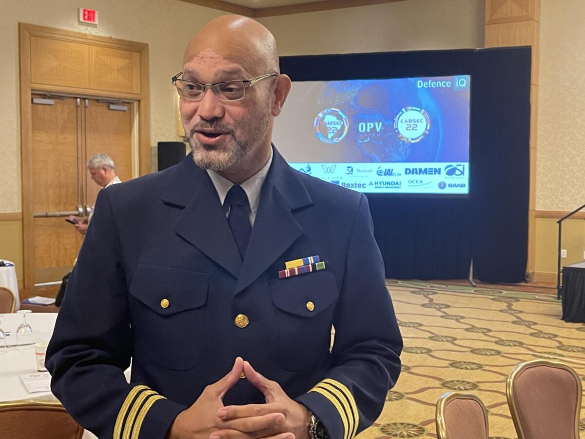 During his presentation, Commander Robert Scotland, commander of the Cayman Islands Coast Guard, explained how a small island, operating with limited capacities, is playing a major part in ensuring maritime security in the Caribbean. (Photo: Marcos Ommati/Diálogo) 