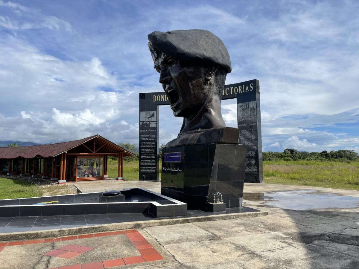 Representatives from U.S. Southern Command Human Rights Office and partner nations’ service members visited the Tolemaida Military Base in Colombia to learn about its Human Rights and International Humanitarian Law training course in late April 2022. The photo shows the Colombian Army’s Museum and Victory Monument. (Photo: Marcos Ommati/Diálogo)