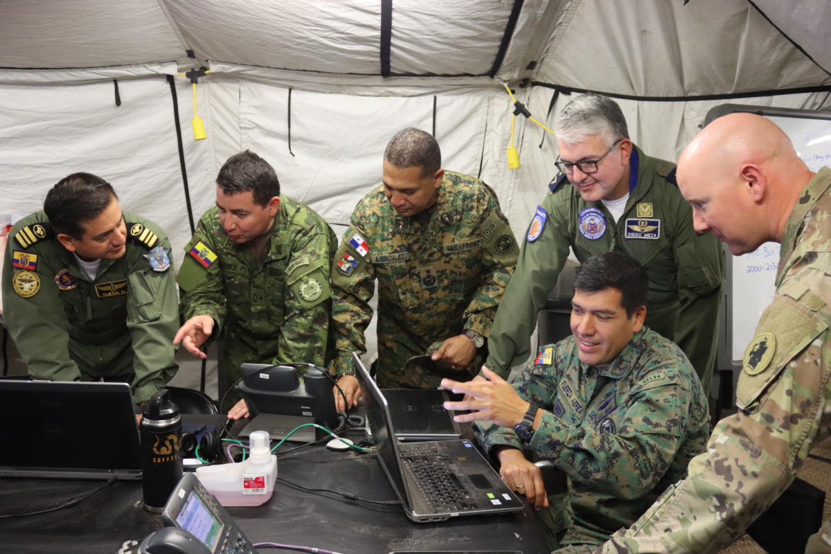 Members of Multinational Force South prepare for Media Day at Panamax 2022. (Marcos Ommati/Diálogo)