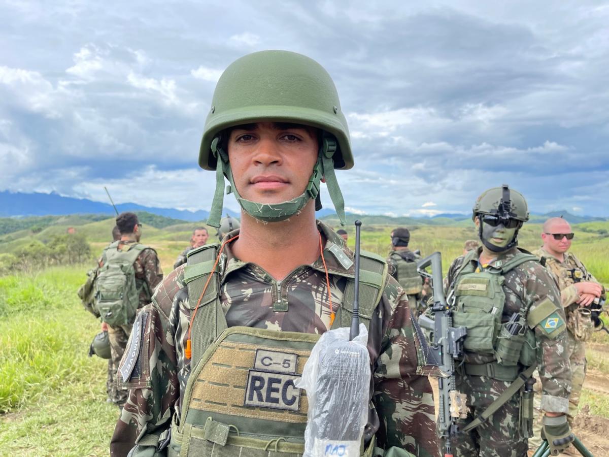 Brazilian Army Major Rafael Marcos da Costa Ribeiro, deputy officer of Operations of the 12th Light Infantry Brigade Aeromobile Command, said that the tactical exercise conducted is common for Brazilian troops, but not with live fire. (Photo: Marcos Ommati/Diálogo)