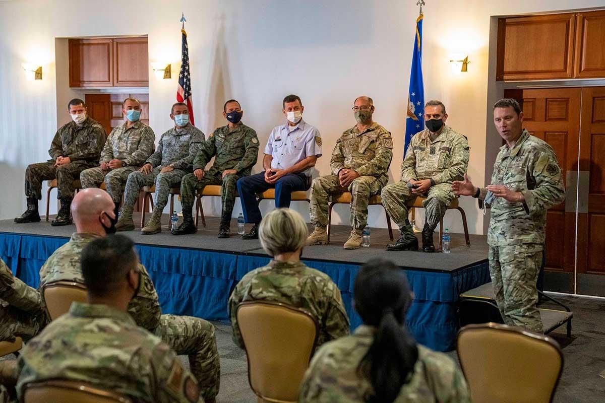 Senior enlisted leaders from eight partner nations take part in a panel discussion during the SOUTHAM Air Chiefs and Senior Enlisted Leaders Conference at Davis-Monthan Air Force Base, Arizona, November 18, 2021. (Photo: U.S. Air Force Technical Sergeant Kenneth New)