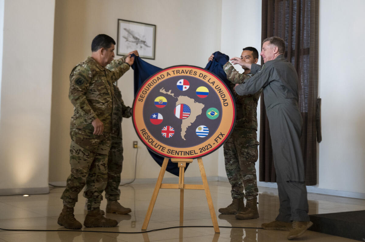 Peruvian Army General Manuel Gómez de la Torre Araníbar, head of the Peruvian Armed Forces’ Joint Command, and U.S. Air Force Major General Evan Pettus, commander of U.S. Air Forces Southern/12th Air Force, unveil the official Resolute Sentinel 23 symbol during the opening ceremony at Las Palmas Air Force Base in Lima, Peru, June 26, 2023. Resolute Sentinel improves readiness of U.S. and partner nations’ military and interagency personnel through joint defense interoperability training, medical, engineering projects, and knowledge exchanges. (Photo: U.S. Air Force Technical Sergeant Shawn White)