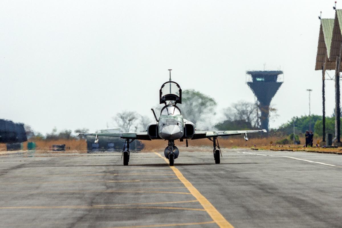 Después de la desactivación del avión Delta F2000C/B y hasta la entrega del F-39 Gripen, el 1.er Grupo de Defensa Aérea de la Fuerza Aérea Brasileña fue reequipado provisionalmente con cazas Northrop F-5EM modernizados. (Foto: Gustavo Maia)