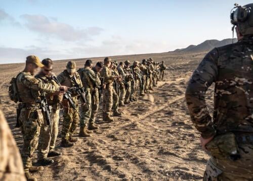 U.S. Army Green Berets, U.S. Air Force Special Tactics Squadron (STS) airmen and Chilean soldiers conduct small arms training during a weapons qualification range during Southern Star 25 in Antofagasta, Chile. May. 27, 2025. (Photo: U.S. Army Sergeant Hunter Garcia)