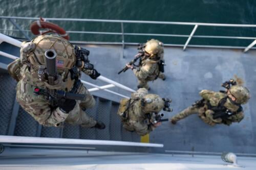 U.S. Naval Special Warfare Operators (SEALs) and Chilean Navy Special Forces conduct visit, board, search, and seizure (VBSS) training aboard the Chilean Navy replenishment oiler CNS Almirante Montt (AO-52) during Southern Star 25 in Valparaíso, Chile, June 4, 2025. (Photo: U.S. Navy Mass Communication Specialist First Class Leon Wong)