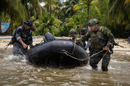 Members of Colombia's Special Operations Joint Command (CCOES) and Panama’s National Police Counterterrorism Special Forces Unit (UFEC) push a combat rubber raiding craft into the water before boarding following a simulated assault, during PANAMAX 2026 in Colón Province, Panama, August 5, 2026. (Photo: U.S. Army Sergeant Travis Denny)