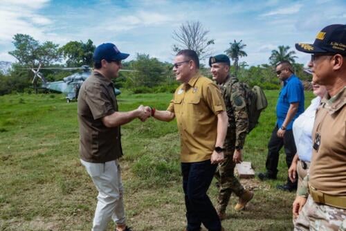 U.S. Ambassador to Panama Kevin Marino Cabrera (L) made his first official visit to the province of Darién May 22, 2025, where he delivered boats, buses, and other equipment valued at more than $3 million to Panama’s Security Minister Frank Ábrego to strengthen security in the area. The visit highlighted the successful joint efforts of both nations to curb the flow of drugs, weapons, and irregular immigration through the Darién jungle, demonstrating a shared commitment to regional security. (Photo: Panama’s Security Ministry/X)