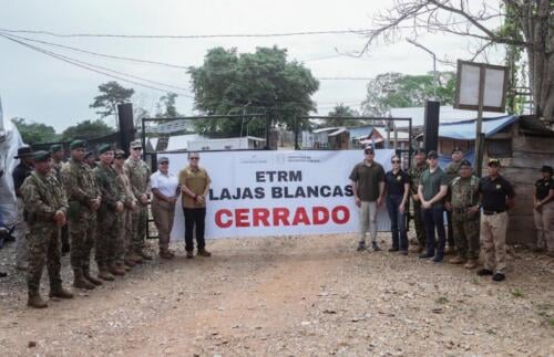 Minister Ábrego and Ambassador Cabrera visited the recently closed migrant reception center in Lajas Blancas. The visit underscored the memorandum of understanding between Panama and the United States on illegal immigration and its contribution to a significant 99 percent reduction in illegal immigration through the Darién Gap. (Photo: Panama’s Security Ministry/X)