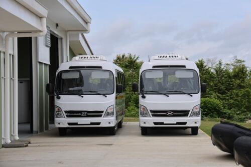Panama’s National Migration Service was presented with two modular offices, biometric data collection equipment, training in the use of these systems, satellite equipment, furniture, two trucks, and two 31-passenger buses. These donations will strengthen Panama’s ability to combat organized crime and reduce drug trafficking and illegal immigration. (Photo: Panama’s Security Ministry/X)