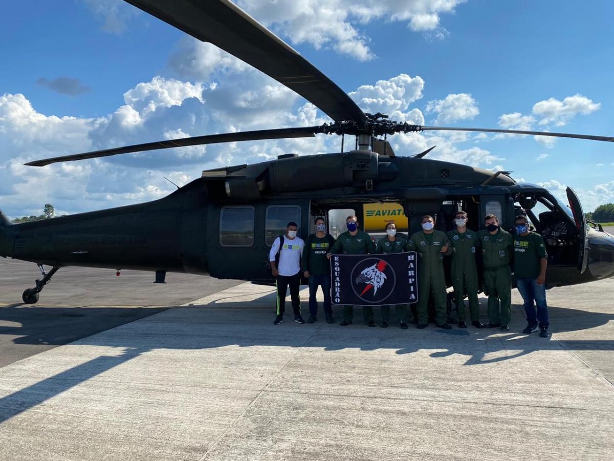 The Brazilian Air Forces’ 8th Group’s 7th Squadron – Harpy Squadron, based in the 8th Wing in Manaus, Amazonas, worked together with the Expeditionary Health Team on a mission to support Operation COVID-19. The activity was carried out in July 2020, in the Amazon, where service members brought supplies and PPE, and provided guidance to indigenous communities. (Brazilian Air Force)
