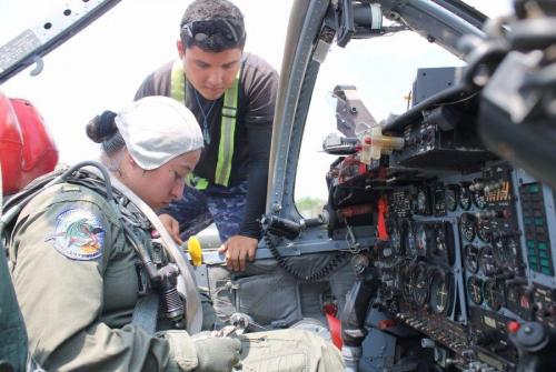 La Tte. Mendoza sabe que pilotear cualquier aeronave es una actividad que requiere mucho respeto y responsabilidad, así como concentración y entrega para realizar cada misión con éxito. 
