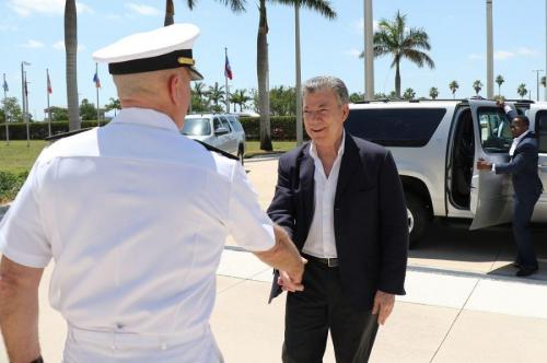 U.S. Navy Adm. Kurt W. Tidd, commander of U.S. Southern Command, greets Colombian President Juan Manuel Santos after the president arrived at the military headquarters to thank its personnel. (Photo: Jose Ruiz, SOUTHCOM Public Affairs)