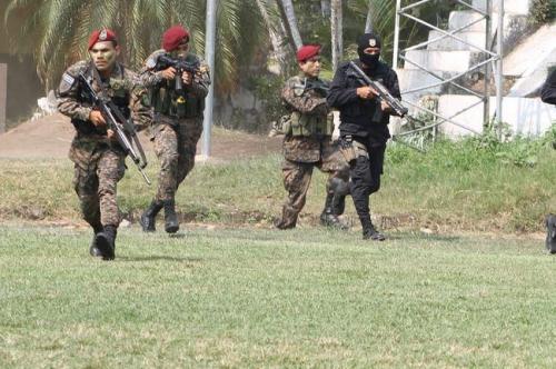 FES Troops receive comprehensive tactical training to fight crime. [Photo: Gloria Cañas]