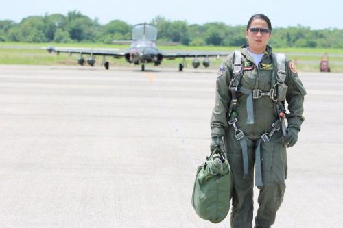 First Lt. Mendoza's perseverance and family support were important factors in allowing her to complete the preparatory fighter pilot course in El Salvador. "We women are also capable of overcoming any challenge, setting a goal, and carrying out any future mission that may come up," she said.