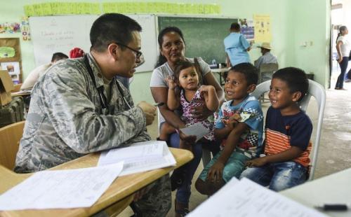 U.S. Air Force Major Christopher Segura, a pediatrician with the medical operations squadron, speaks with a family in Coclé, Panama, May 11, 2018. (Photo: U.S. Air Force Senior Airman Dustin Mullen)U.S. Southern Command- (SOUTHCOM) sponsored exercise New Horizons 2018, deployed more than 350 service members to Panama from April 11th–June 20th. The two-pronged mission provided free medical care to residents of three Panamanian provinces and completed construction of three schools, a community center, and a women’s ward in the region of Darién.