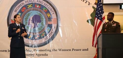 U.S. Air Force Captain Susan Bet-Sayad, Wing legal advisor, 621st Contingency Response Wing, and Florida Army National Guard Lieutenant Colonel Benton Gammons, Equal Opportunity advisor, during the opportunities and challenges discussions as part of the conference. (Photo: Geraldine Cook/Diálogo)