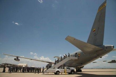 Colombian Air Force passengers offload from a 767 Multi-Mission Tanker Transport aircraft at Davis-Monthan Air Force Base, Arizona, July 5, 2018. The Colombian Air Force trained with the Arizona Air National Guard’s 162nd Wing while at Davis-Monthan AFB in preparation for Red Flag 18-3. (Photo: U.S. Air Force Staff Sgt. Angela Ruiz)