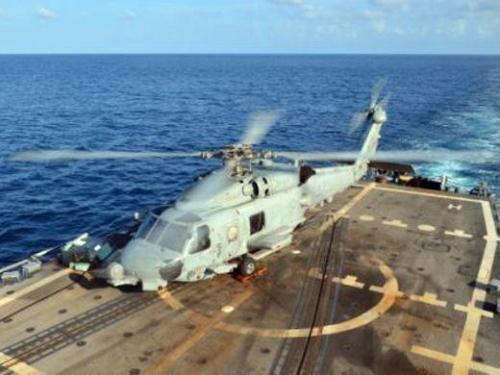  MIAMI, U.S.A. – A Sea Hawk helicopter prepares to take off from the flight deck of the U.S. guided-missile frigate USS Gary to investigate a suspicious vessel sailing in international waters off the coast of Ecuador on Jan. 21. (Courtesy of Diálogo Staff)