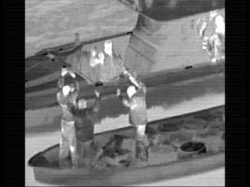 A fragata de mísseis guiados USS Nicholas colaborou com a Marinha colombiana na interceptação de uma lancha que transportava mais de US$ 59 milhões (R$ 114 milhões) em cocaína no oeste do Mar do Caribe em 6 de maio. (Cortesia da Marinha americana)
